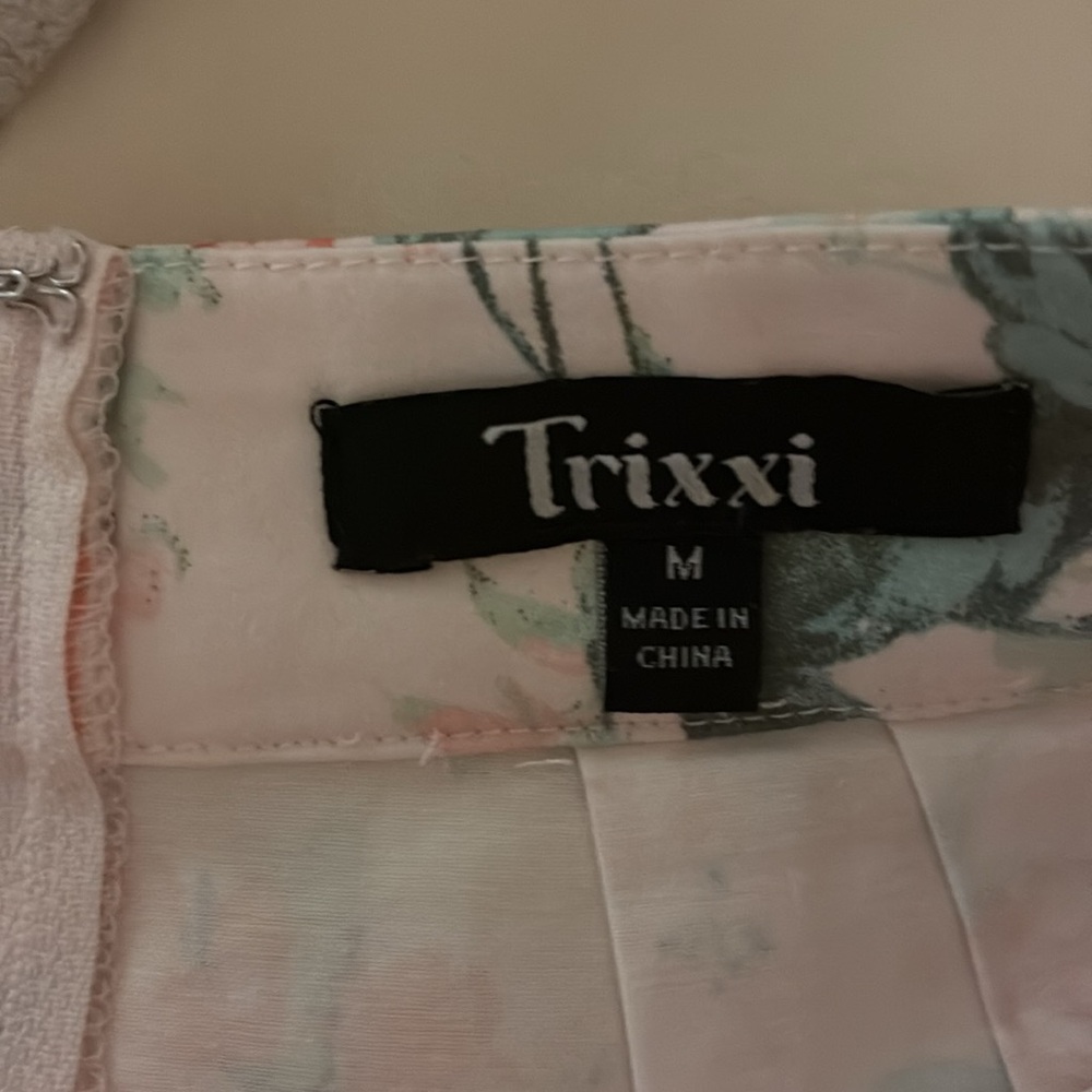 Francesca’s floral pleated shorts - Picture 3 of 6